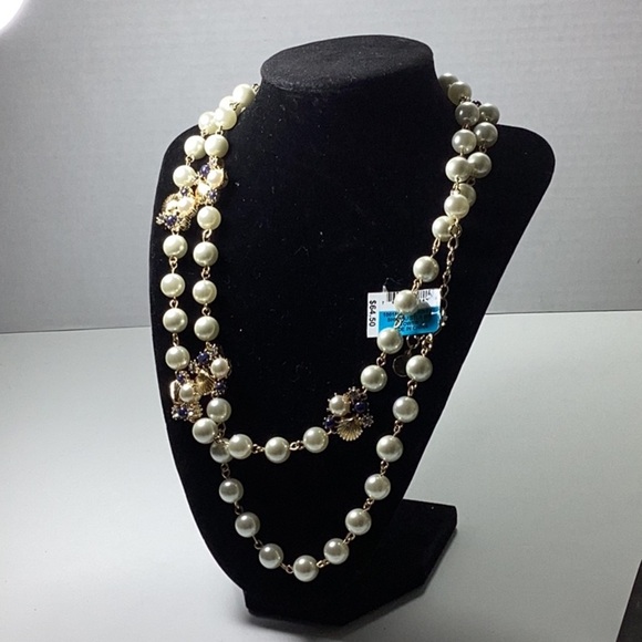 Gold stoned shell with Pearls. - Picture 2 of 3